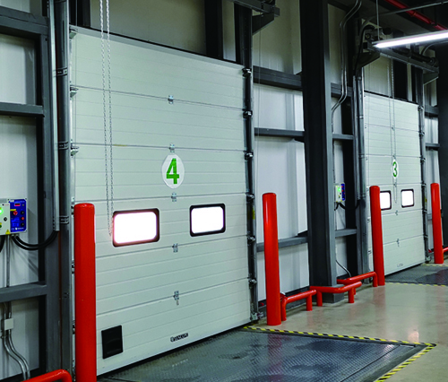 ¿Cuál es la diferencia entre una puerta de ascensor industrial y una puerta enrollable?